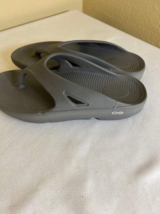 Oofos Ooriginal Shoes - Oofos Ooriginal Gray Thong Recovery Sandals 
Size M9 W11